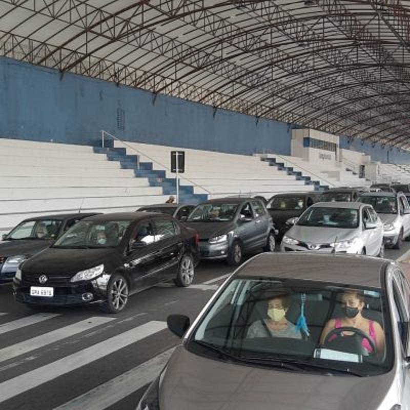 Drive-thru da vacinação está suspenso em Taubaté