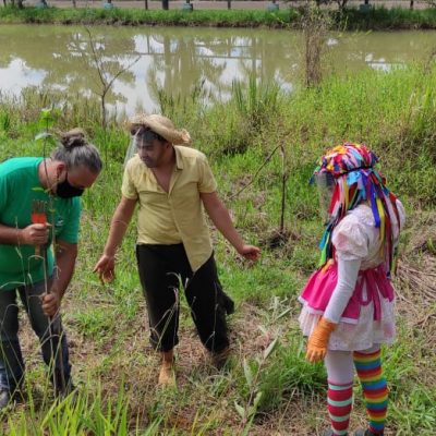Personagens de Monteiro Lobato realizam plantio de árvores nativas no Dia da Água