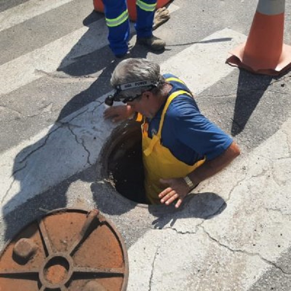 Tubulações da região central passam por vistoria