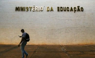Educação é a pasta que vai ter maior bloqueio de despesas no orçamento
