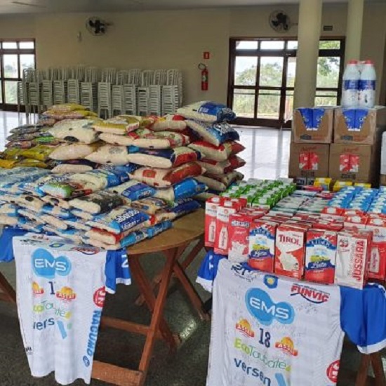 Campanha da Prefeitura recebe meia tonelada em alimentos do Taubaté Vôlei