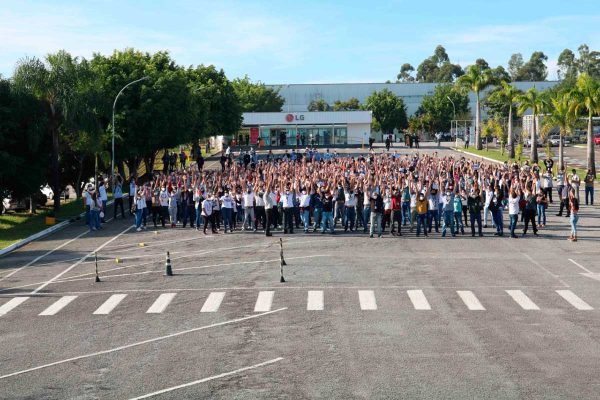 Trabalhadores reprovam proposta de indenização e recomeçam greve na LG