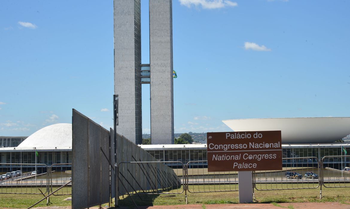 Brasil é o 7º país que mais gasta com salário de servidor público