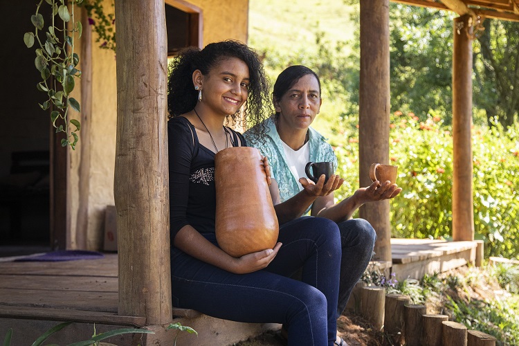Projeto “Cerâmica Vargem do Tanque” fortalece o protagonismo feminino na cidade de Cunha