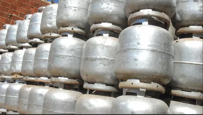 Botijão de 13 kg sobe antes mesmo de valer ajuste da Petrobras e chega a R$ 125