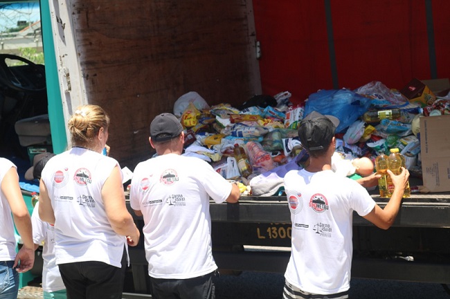 Sindmetau Solidário arrecada alimentos para comunidade de Taubaté