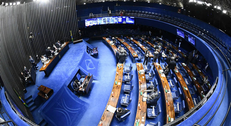 Senado aprova texto-base que revoga Lei de Segurança Nacional