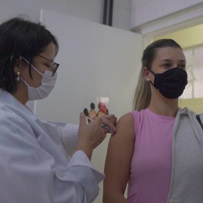 Taubaté vacina público de 22 anos nesta terça-feira, 10