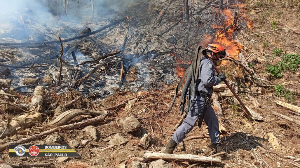Combate contra incêndio em Campos do Jordão já dura 3 dias