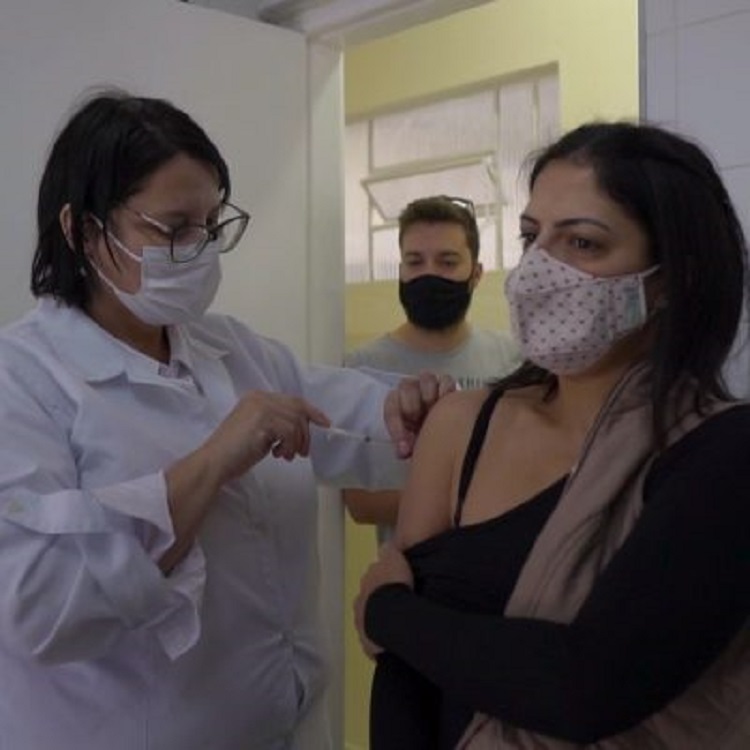 Taubaté vacina público de 19 anos nesta sexta-feira, 13