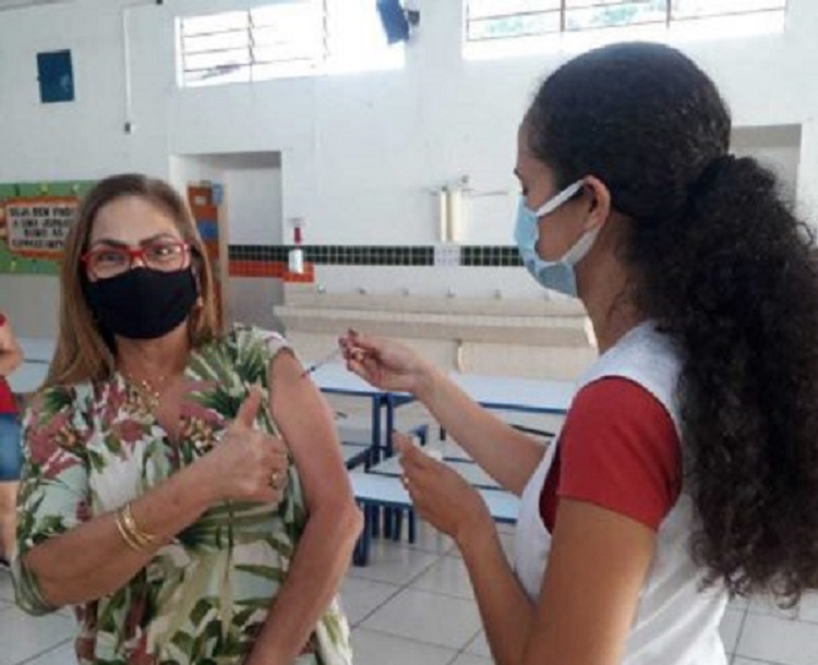 Taubaté vacina com 2ª dose profissionais da Educação nesta sexta-feira, 3