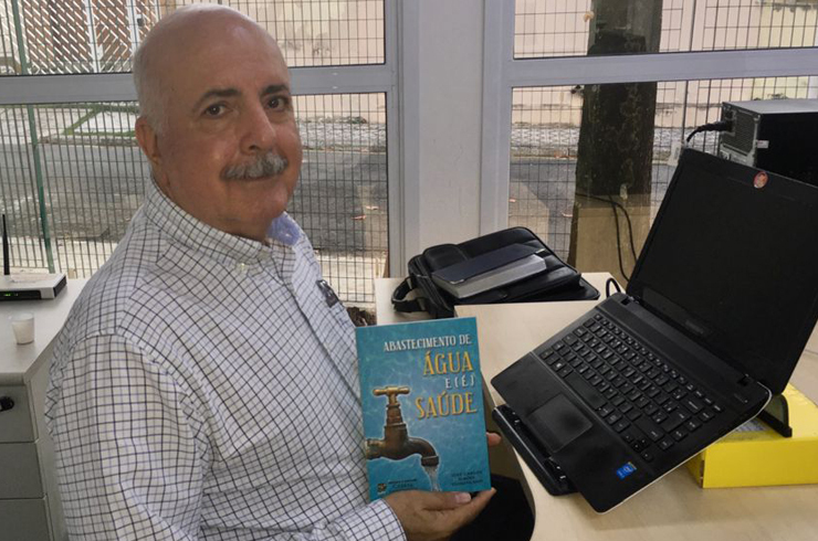 Professor aposentado da Unitau publica livro sobre água e saúde