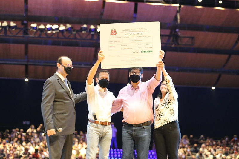 Doria anuncia R$ 1,5 bi de abono salarial para até 190 mil servidores do magistério