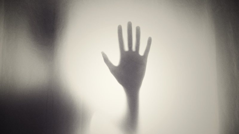 Loira do banheiro, Bloody Mary ou Verónica: a origem da lenda urbana em uma antiga mansão de Guaratinguetá