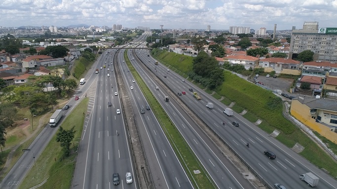 Fluxo de mais de 900 mil veículos é esperado na Via Dutra durante feriado da Proclamação da República