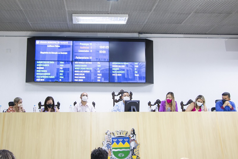 Secretária aponta sucateamento de escolas e defende valorização dos profissionais da Educação