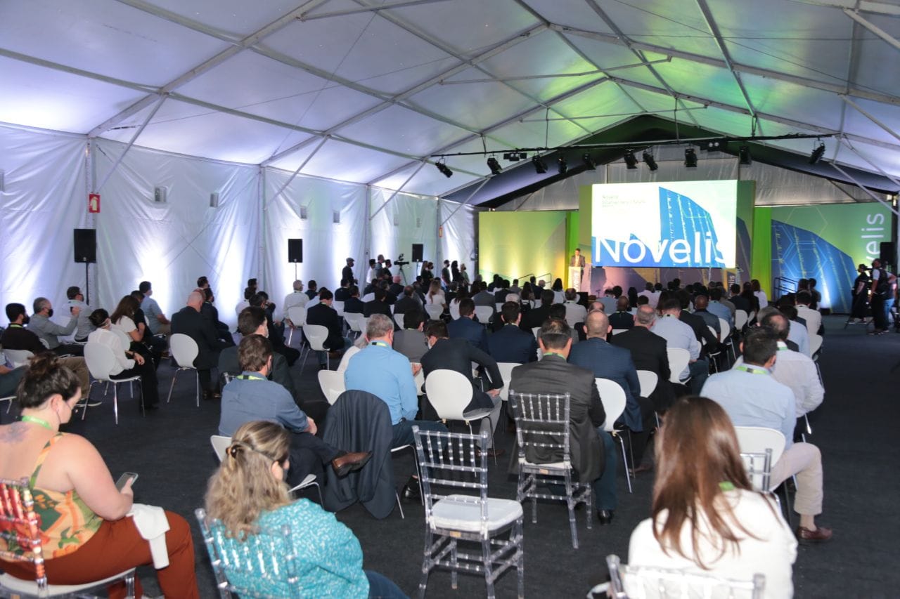 Novelis inaugura nova expansão e amplia produção de chapas e reciclagem de alumínio