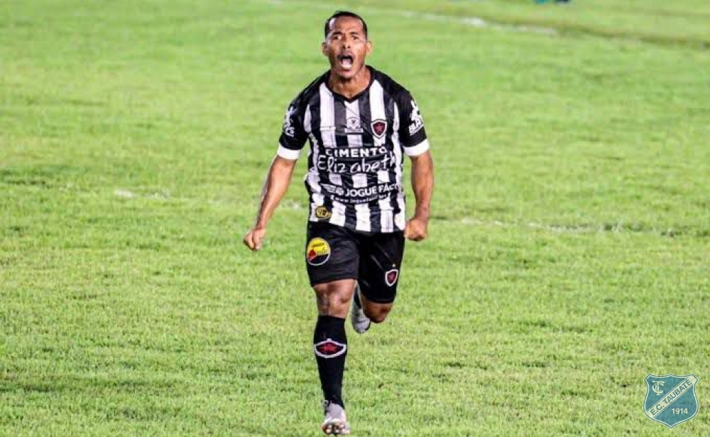 Destaque em gigantes do futebol brasileiro, Marcos Aurélio assina com o Burro