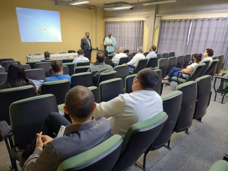 Taubaté reúne prefeitos da região e o novo diretor do DEINTER 1