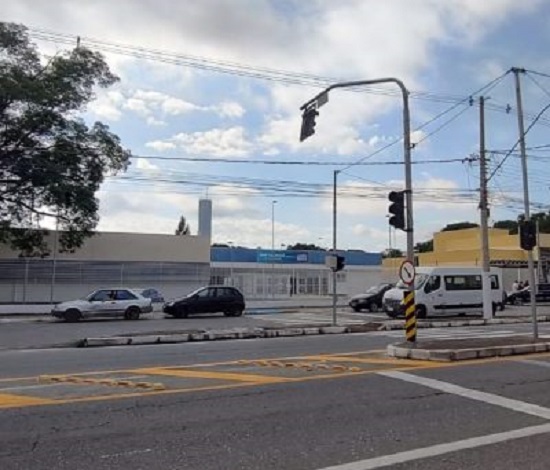 SEMOB instala 5 novos semáforos para travessia de pedestres