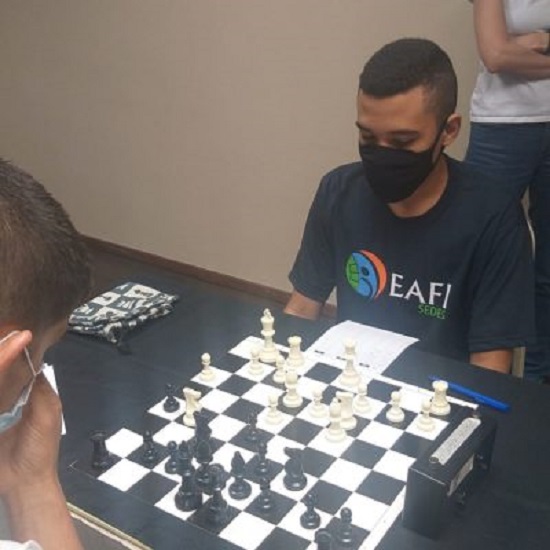 Enxadrista de Taubaté conquista 2º lugar em circuito Vale-Paraibano