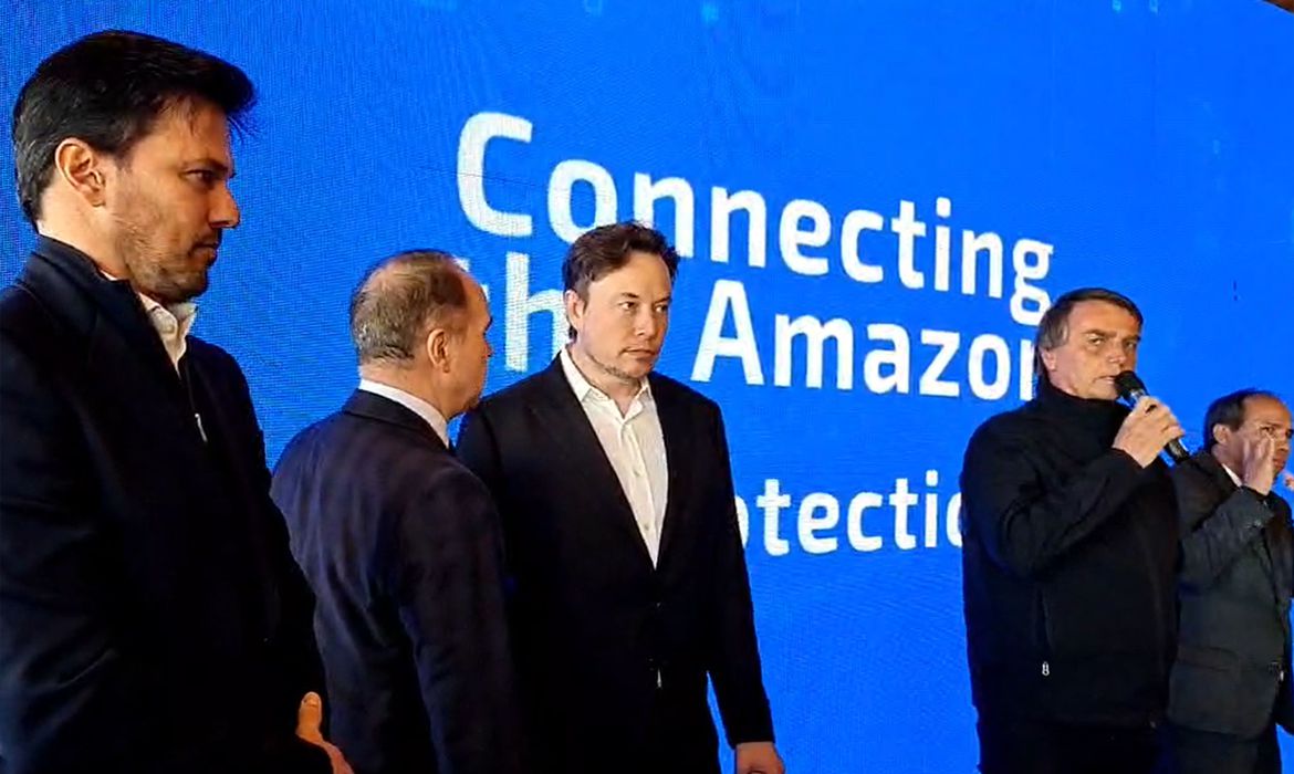 Elon Musk dá um “pulo” no Brasil e faz promessas para Amazônia