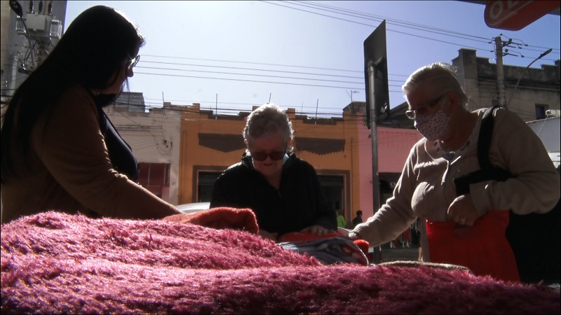 Dia dos Namorados, Festa Junina e chegada do inverno devem movimentar o comércio da região