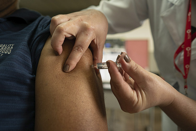 Campanha de vacinação da Saúde de SP contra a gripe vai até 15 de setembro
