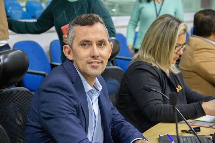 Bobi é eleito 2º vice-presidente da Câmara de Taubaté