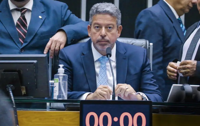 Sem quórum, Lira adia votação da PEC dos Auxílios para terça-feira, 12