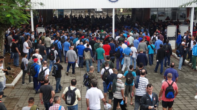 Volks Taubaté terá férias coletivas para um turno da fábrica por falta de componentes