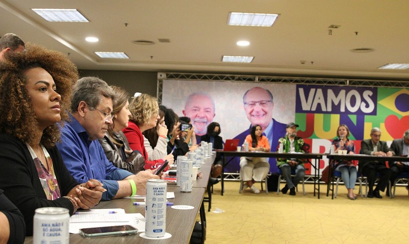 PT oficializa Lula e aprova Alckmin como vice em chapa à Presidência