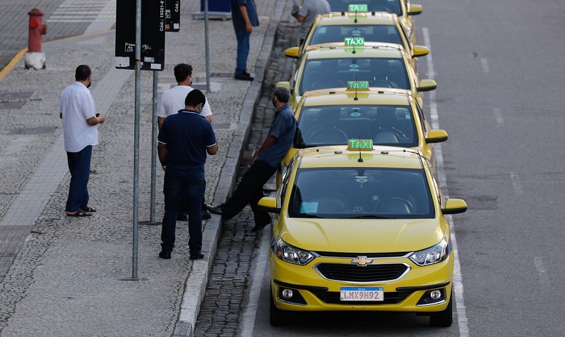 Auxílio taxista: motoristas começam a receber hoje o benefício de R$ 1.000