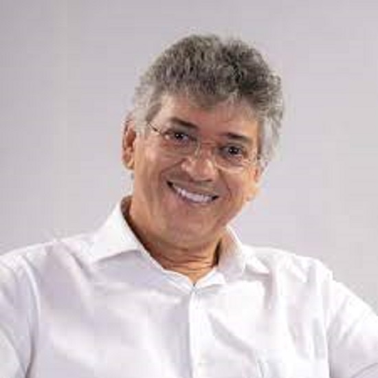 Padre Afonso Lobato sai para deputado federal