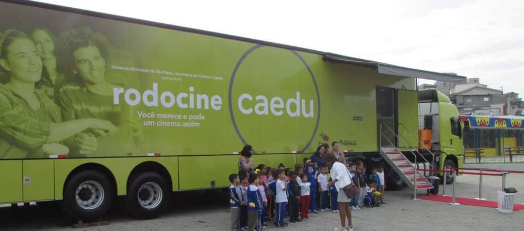 Cinema itinerante: Caedu patrocina evento cultural que promove sessões de cinema gratuitas