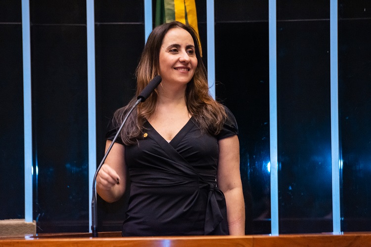 Quem é Adriana Ventura, deputada federal pelo partido NOVO e candidata à reeleição