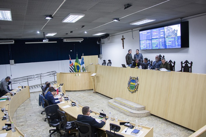 Pedido de vista adia votação da lei do 1/3 para professores