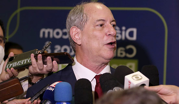 Ciro Gomes promete “recuperar controle da Petrobras” se eleito