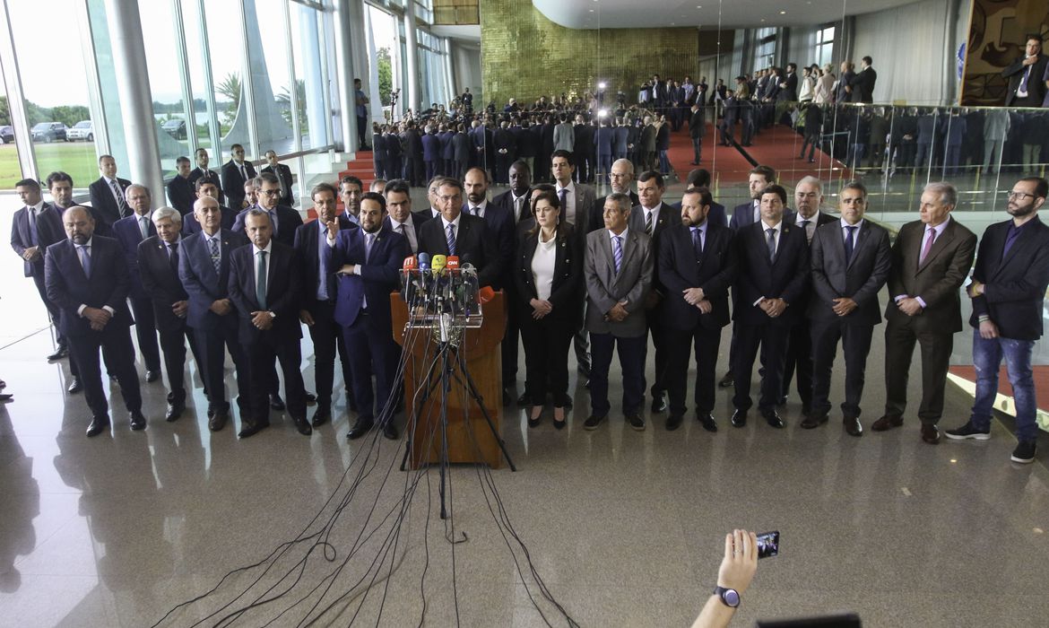 Bolsonaro agradece votação e diz que continuará cumprindo a Constituição