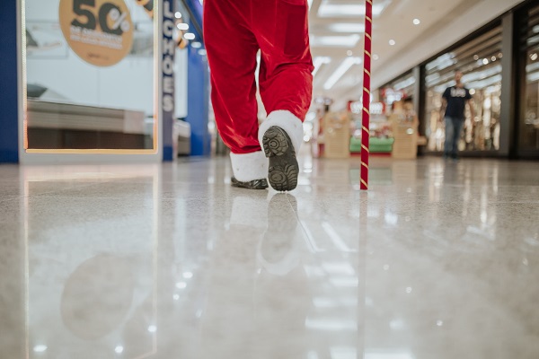 Decoração ‘Natal dos Presentes Musicais’ e Papai Noel chegam neste domingo no Taubaté Shopping
