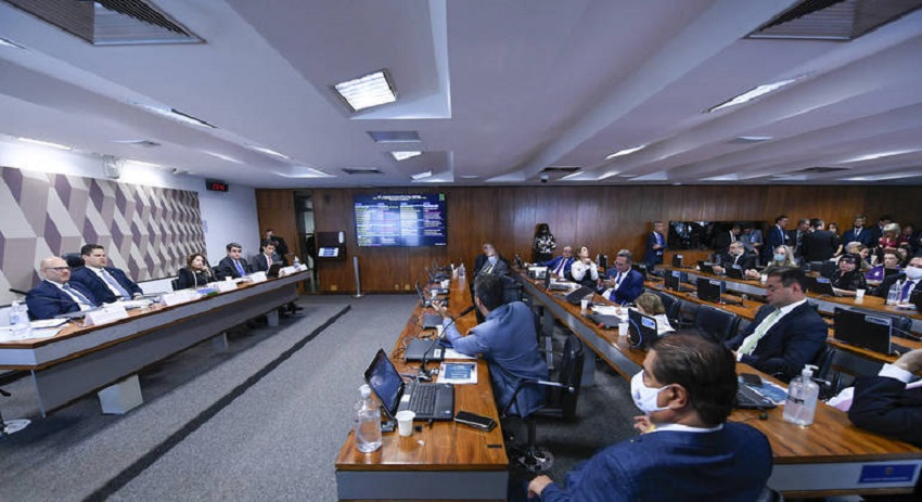 CCJ aprova relatório da PEC do estouro com gasto de R$ 145 bilhões por dois anos