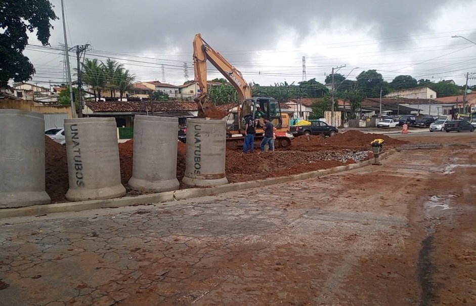 Prefeitura segue com obras para implantação de rotatória no Belém