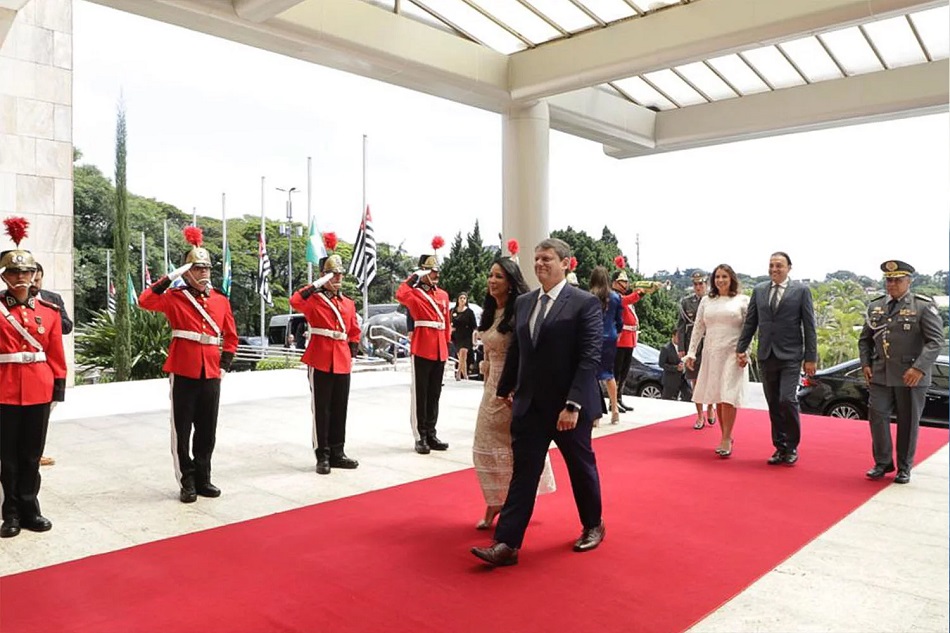 Tarcísio de Freitas assume o Governo de São Paulo no Palácio dos Bandeirantes