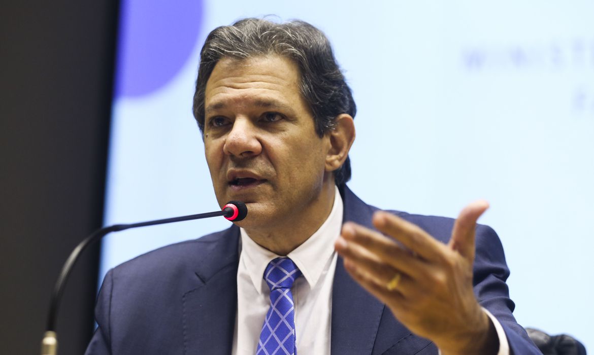 Com agenda fiscal, é natural que real volte a “patamar mais adequado”, diz Haddad