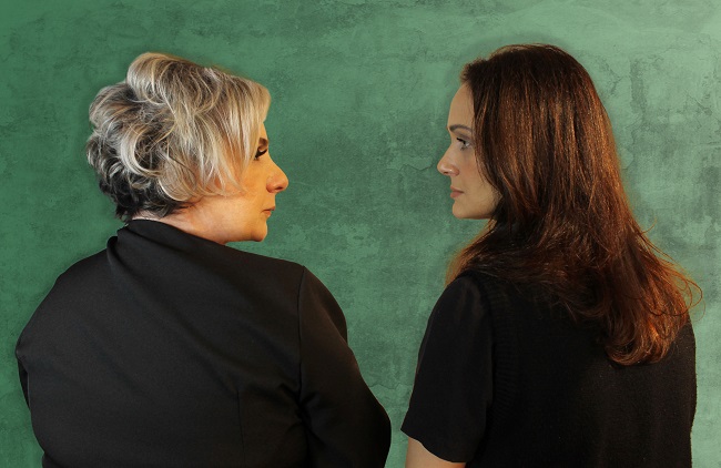 Sesc Taubaté apresenta o espetáculo teatral “Não somos amigas”, neste sábado