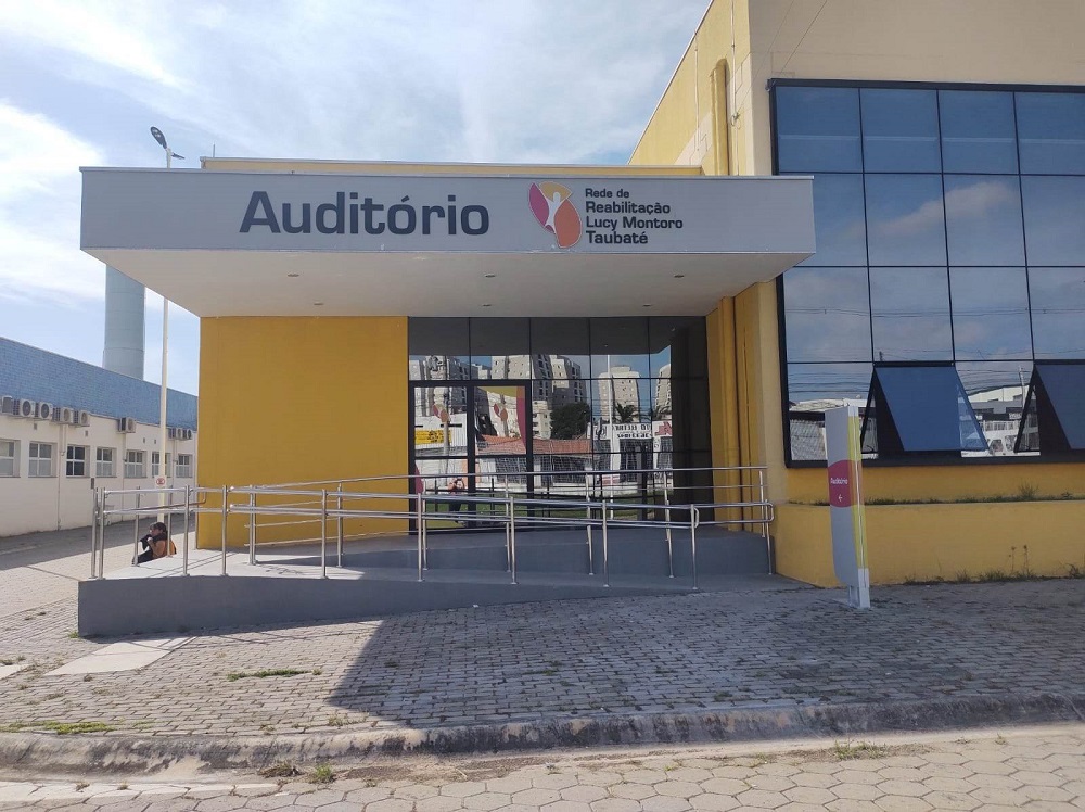 Governo de SP entrega primeiro Lucy Montoro com reabilitação auditiva