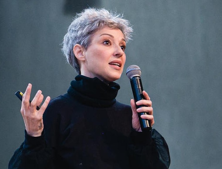 Cris Guerra faz palestra em Taubaté