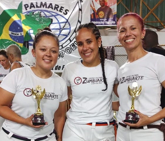 Capoeiristas de Taubaté são homenageadas em Minas Gerais
