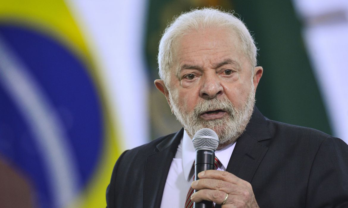 Lula diz estar “mais que satisfeito” nos 100 primeiros dias e volta a criticar juros altos