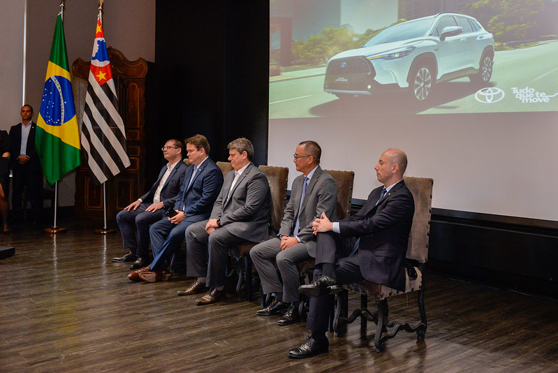 Governo de SP e Toyota anunciam R$ 1,7 bilhão para produção de compacto híbrido-flex